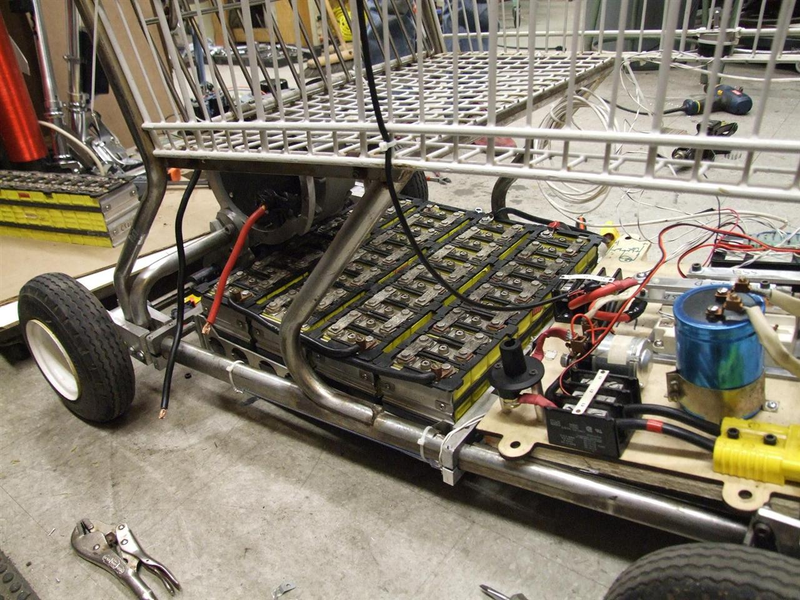 Illustration for article titled Electric Shopping Go-Kart Makes For Speedy, Stealthy Grocery-Getting